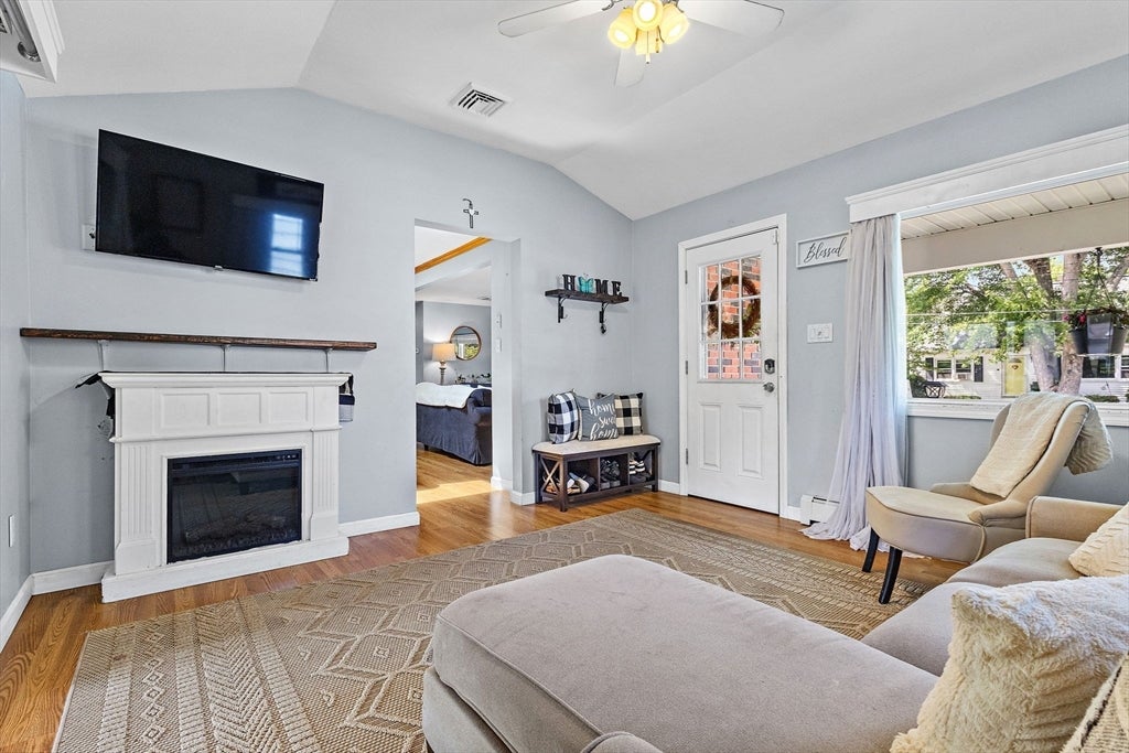 28 Lillian Ter