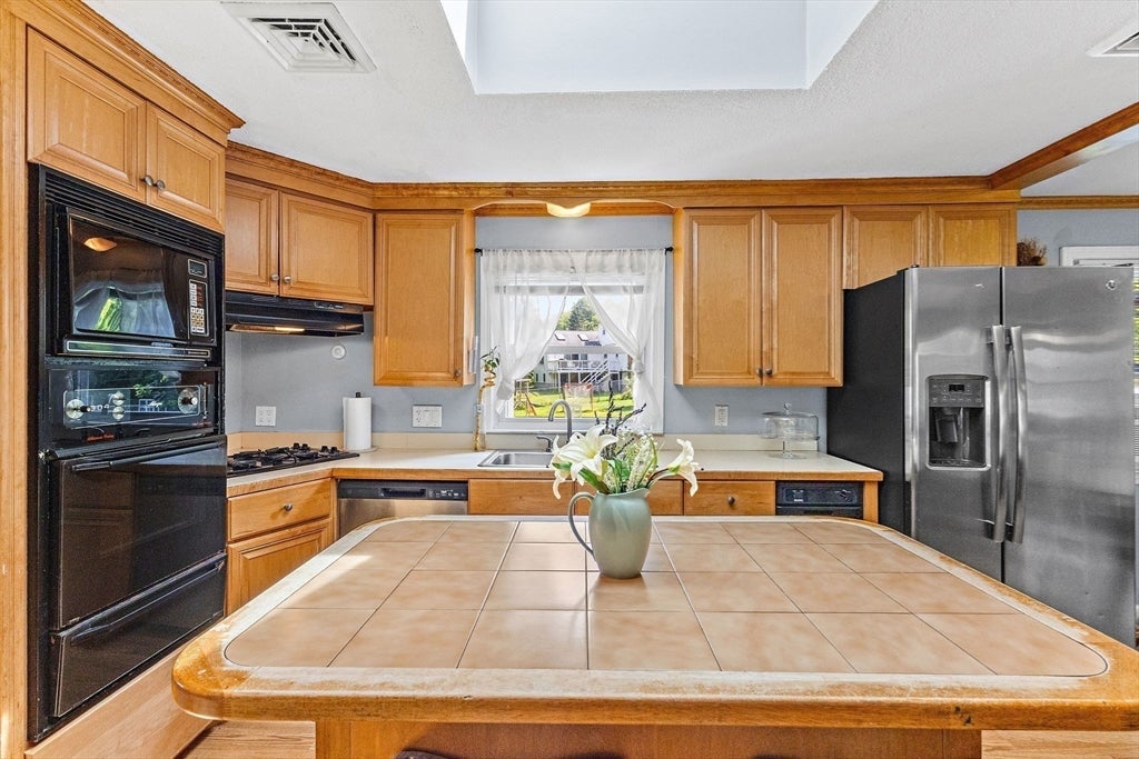 28 Lillian Ter, Dracut, MA, 28 Lillian Ter, Dracut, MA Photo #6