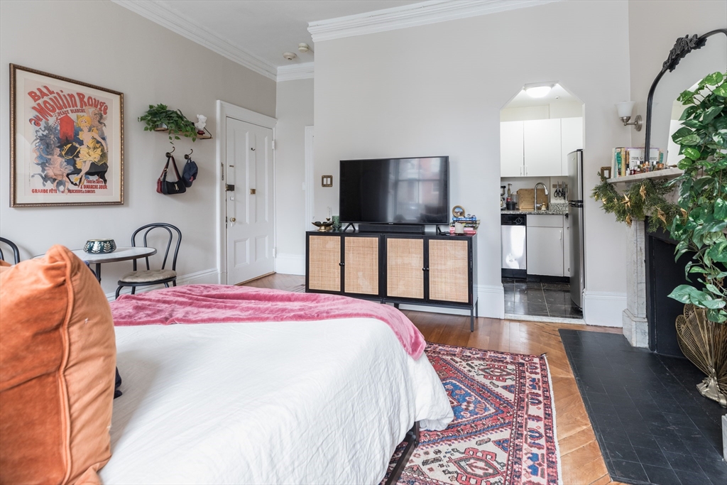 74 Mt Vernon St 1F