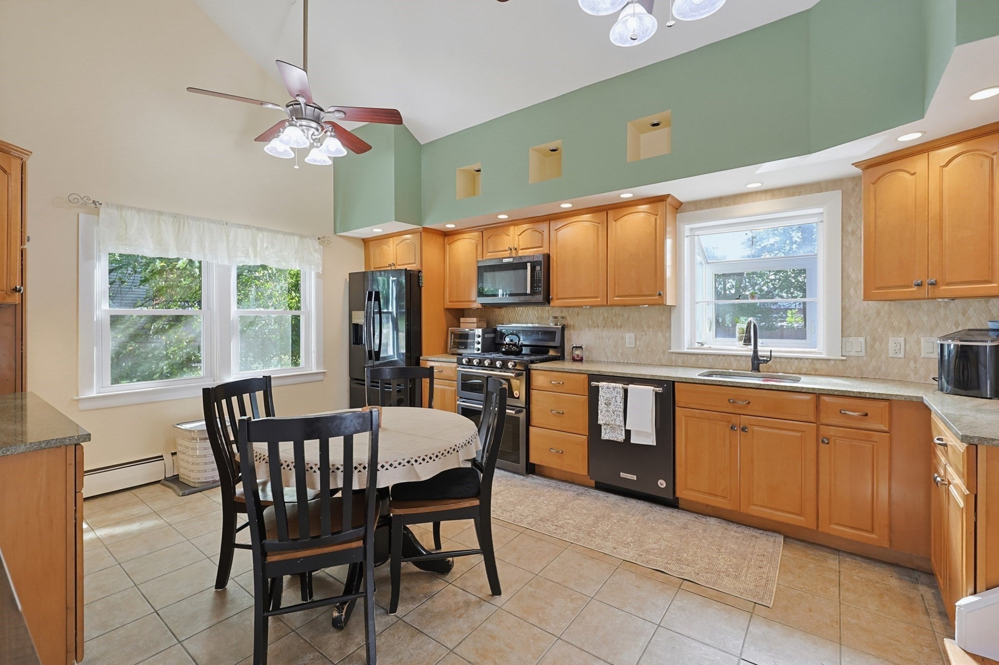 122 Westview Dr, Norwood, MA Photo #6