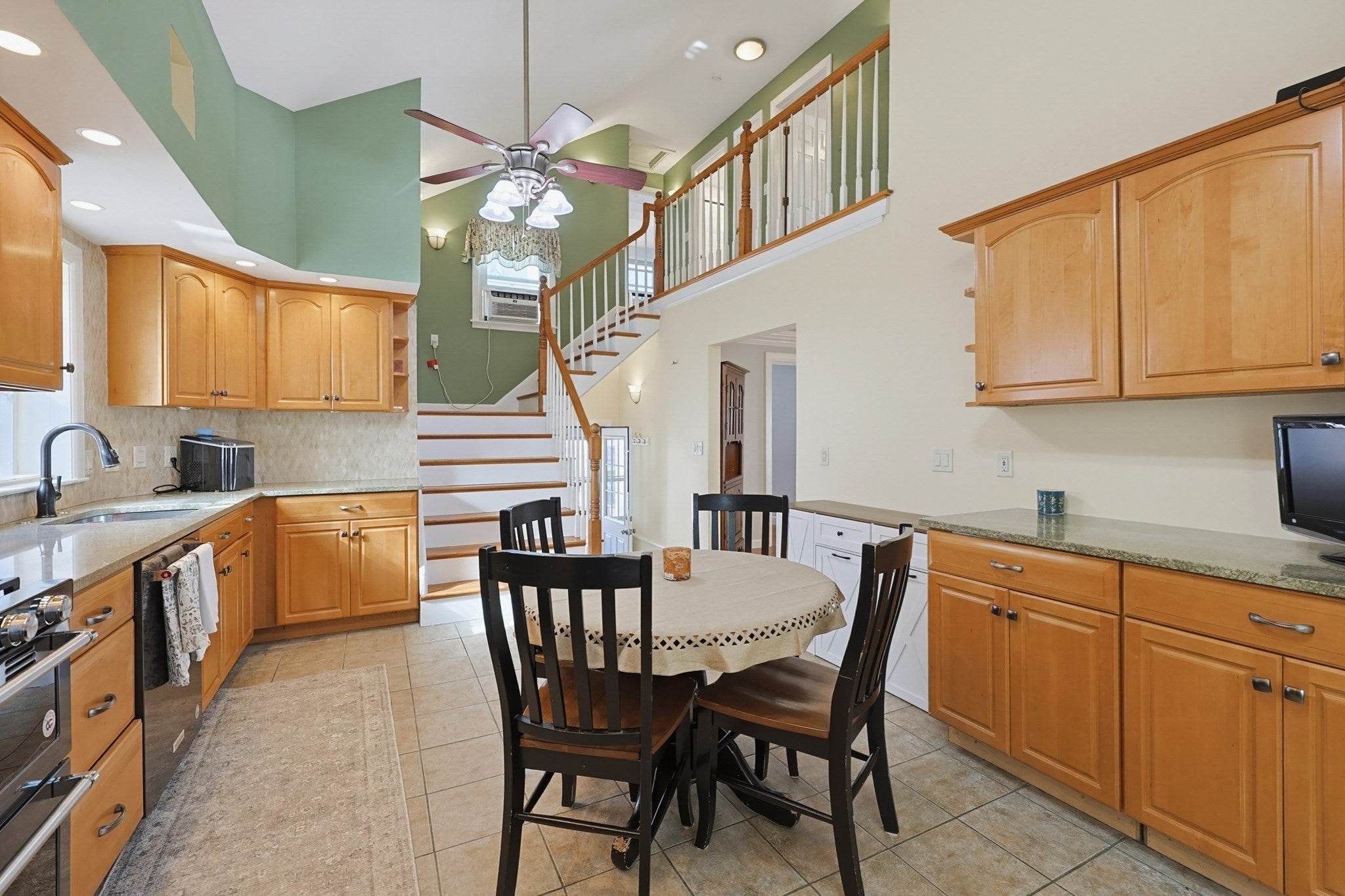 122 Westview Dr, Norwood, MA Photo #7
