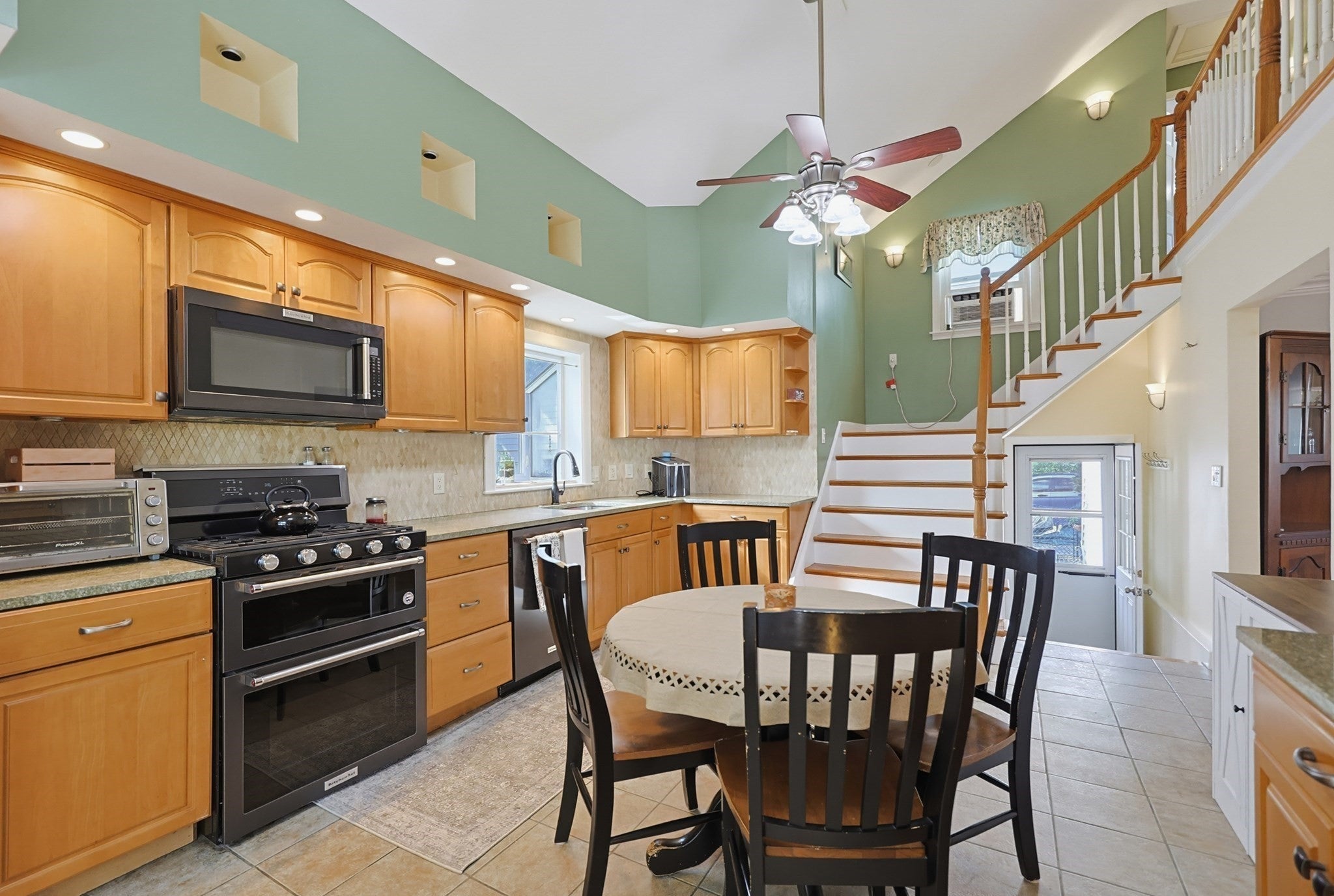 122 Westview Dr, Norwood, MA Photo #8