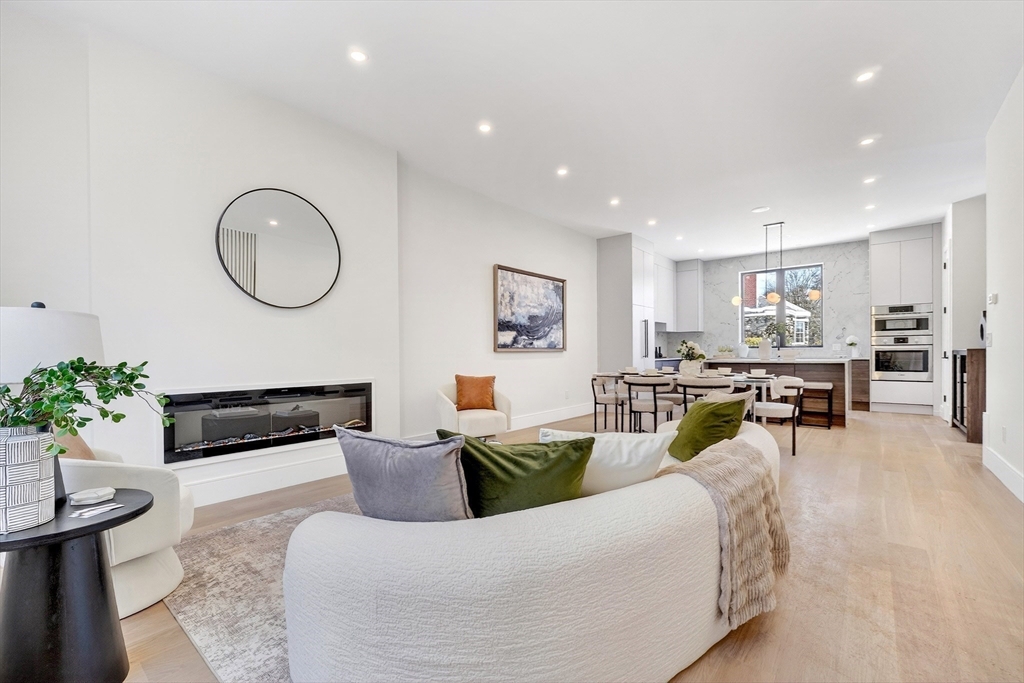 10 Pennsylvania Ave 1