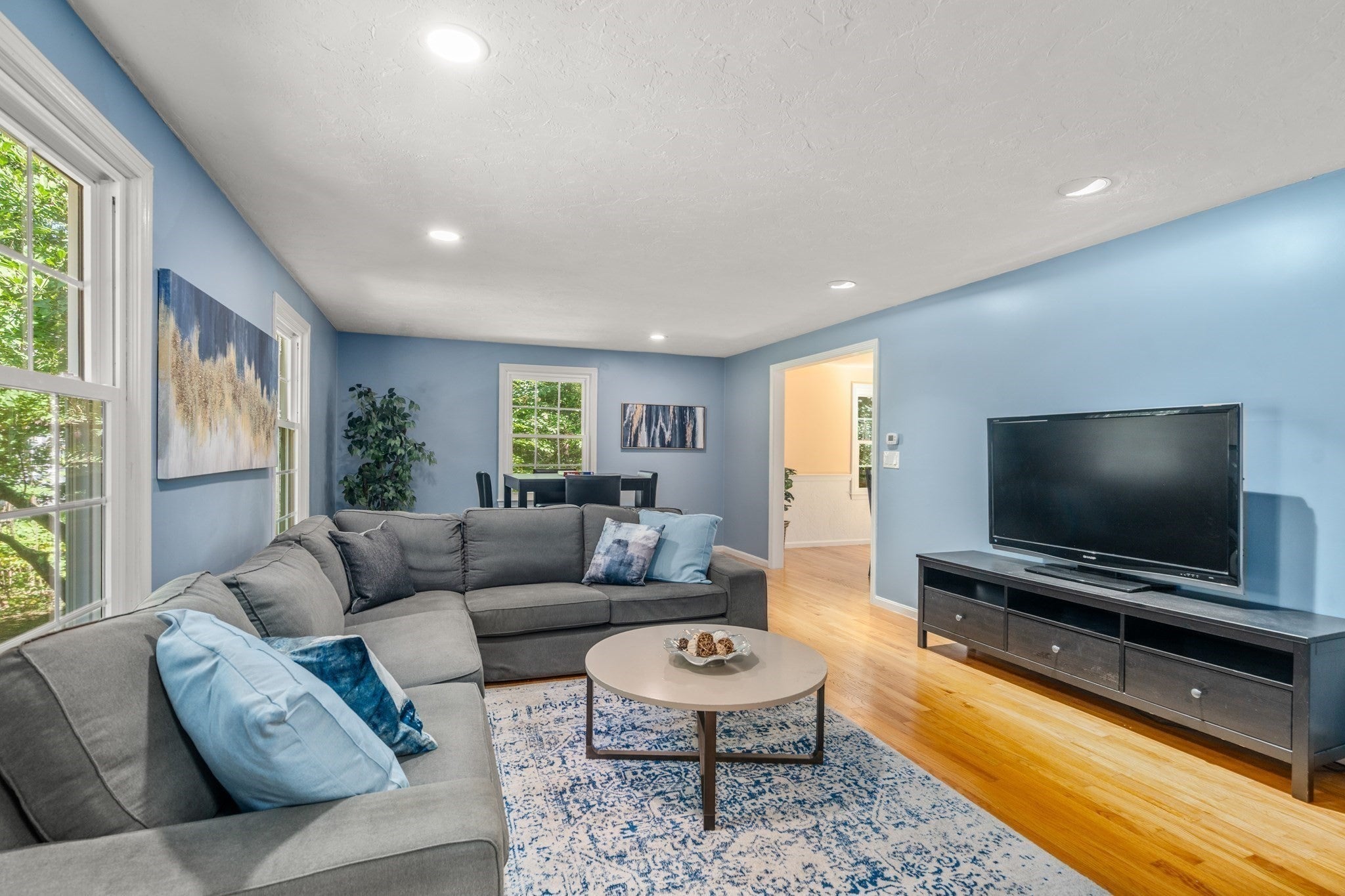 942 Salem End Road
