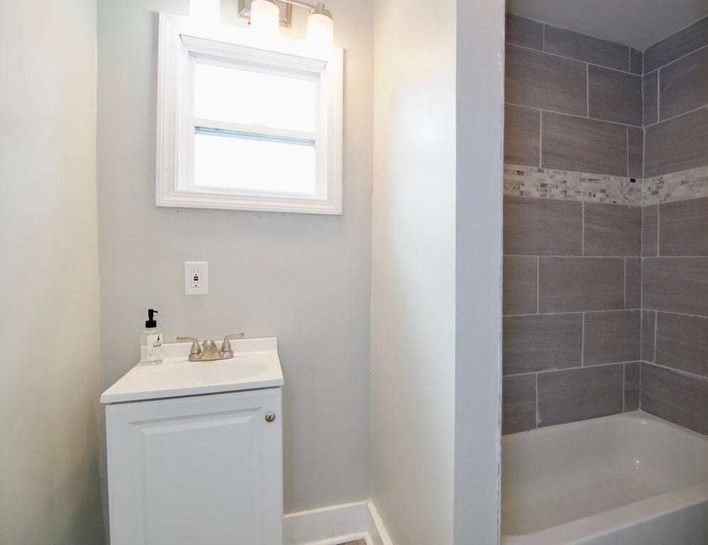 20 Crosby St, Springfield, MA, 20 Crosby St, Springfield, MA Photo #4