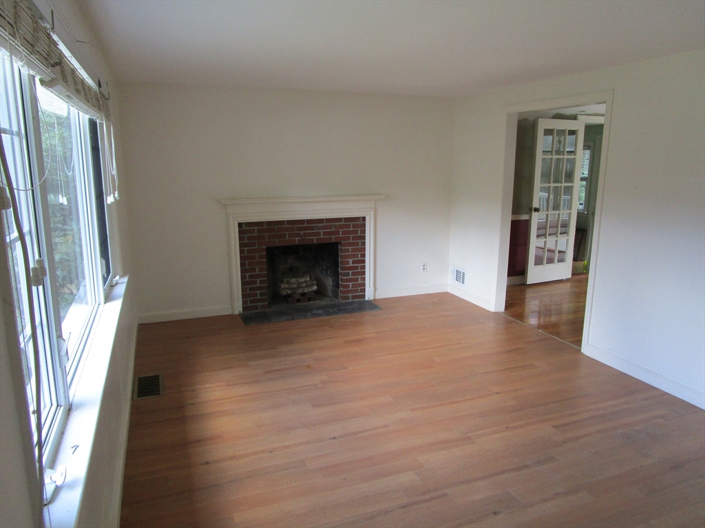 16 Munroe Ave
