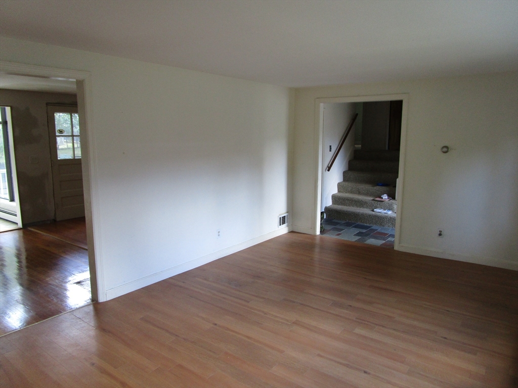 16 Munroe Ave