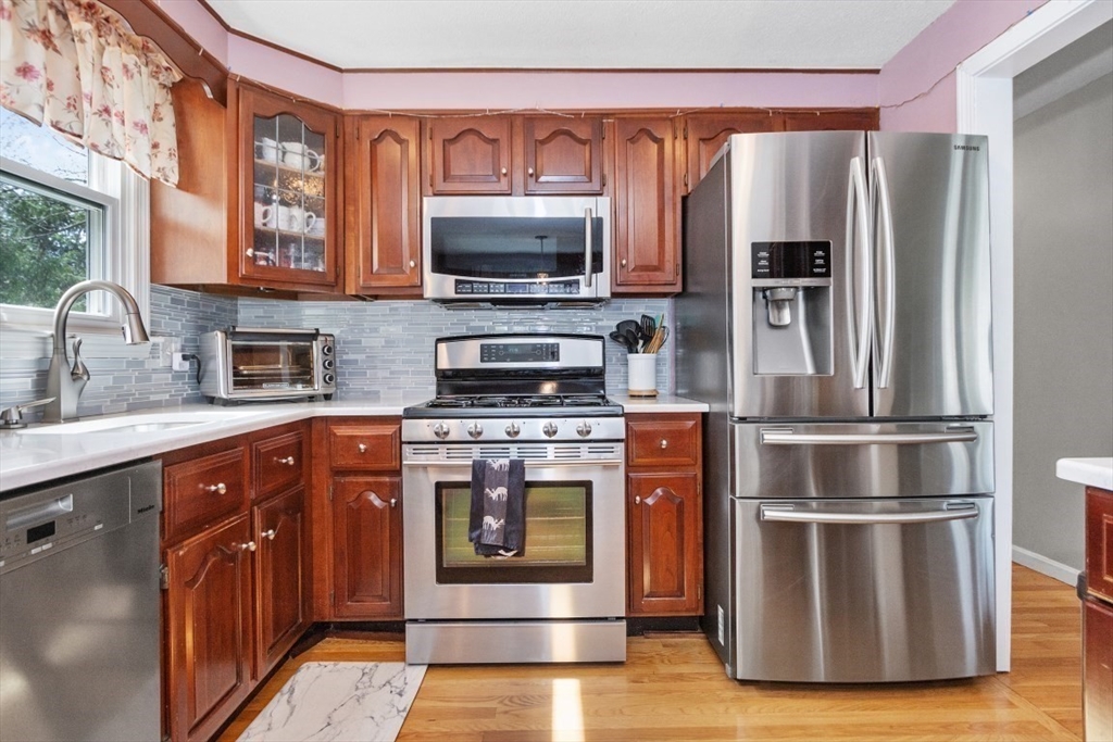 27 Ladyslipper Dr