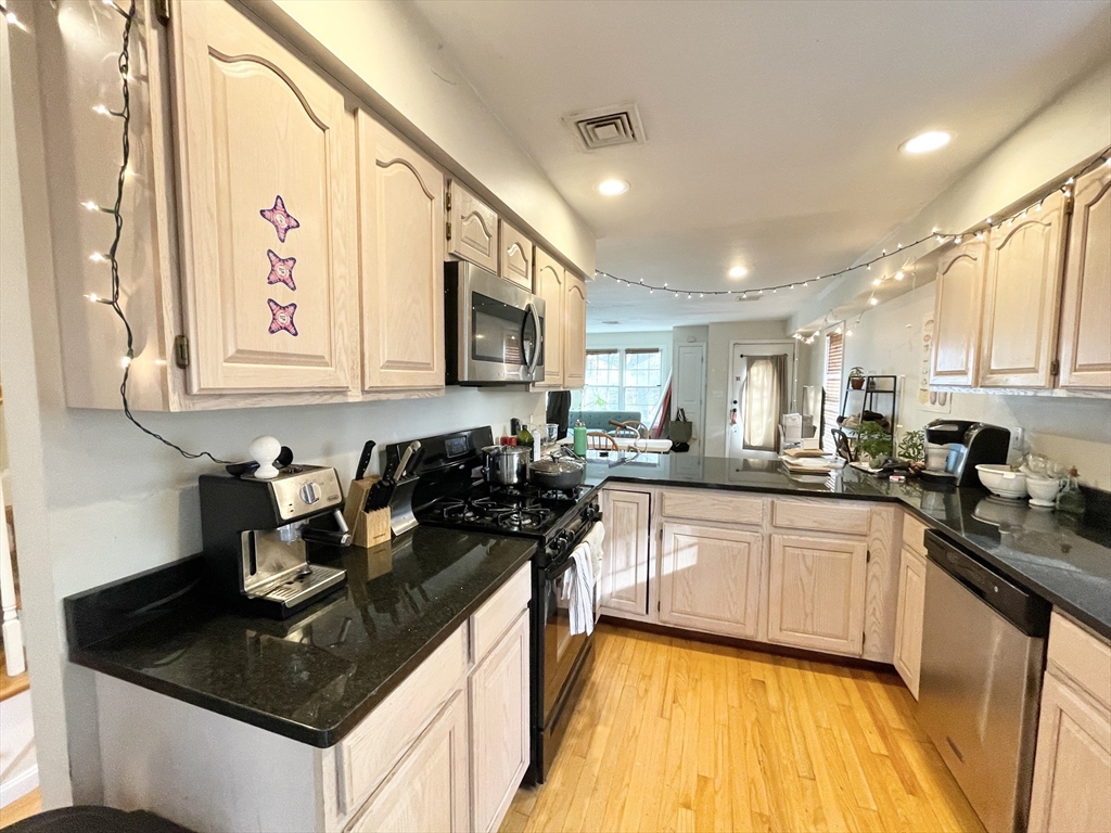 6 Harleston St 6