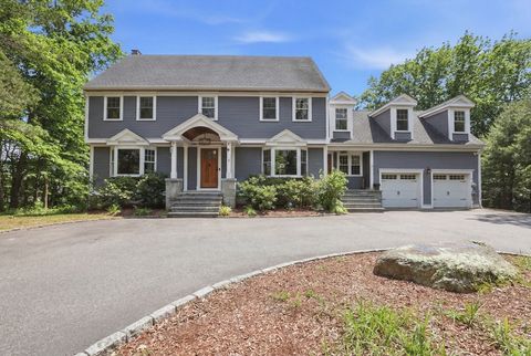 Photo of 1 Geraldine Ln, Braintree, MA 02184 (MLS # 73488571)