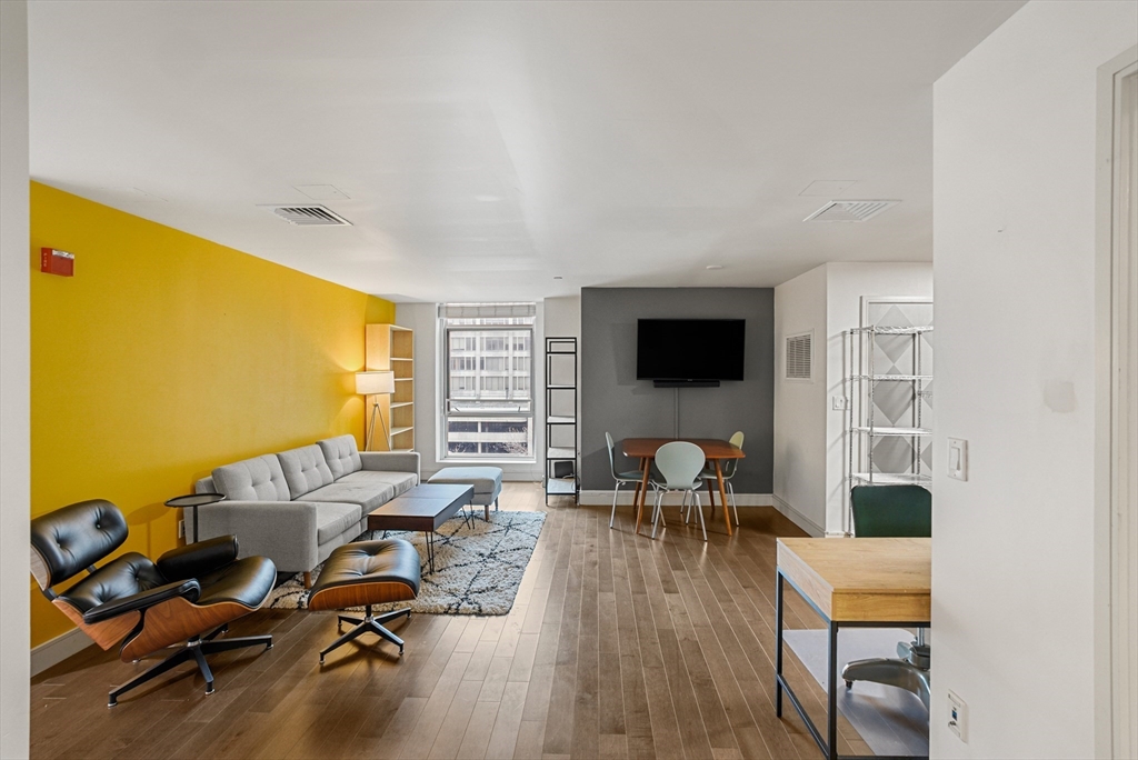 700 Harrison Ave 516