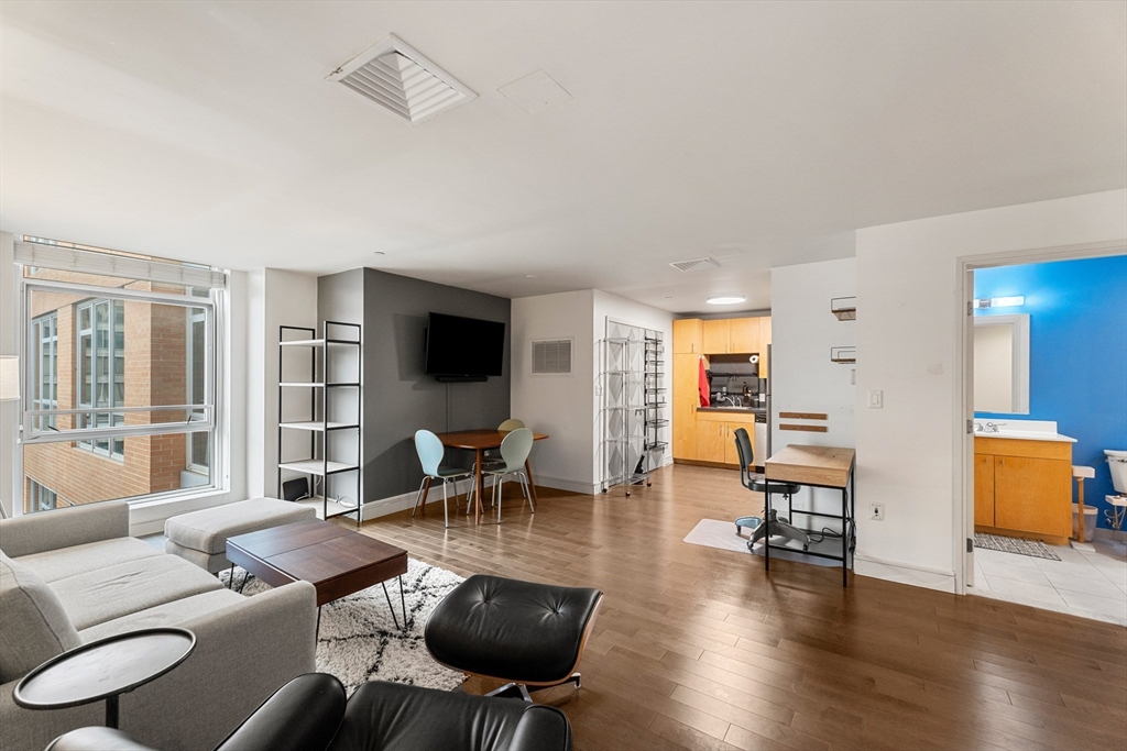 700 Harrison Ave 516