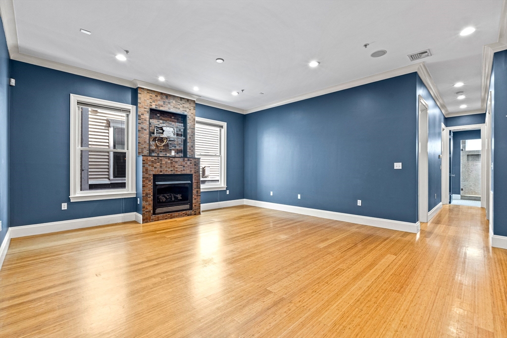 Click for 368 Dorchester Street #2, Boston, MA slideshow