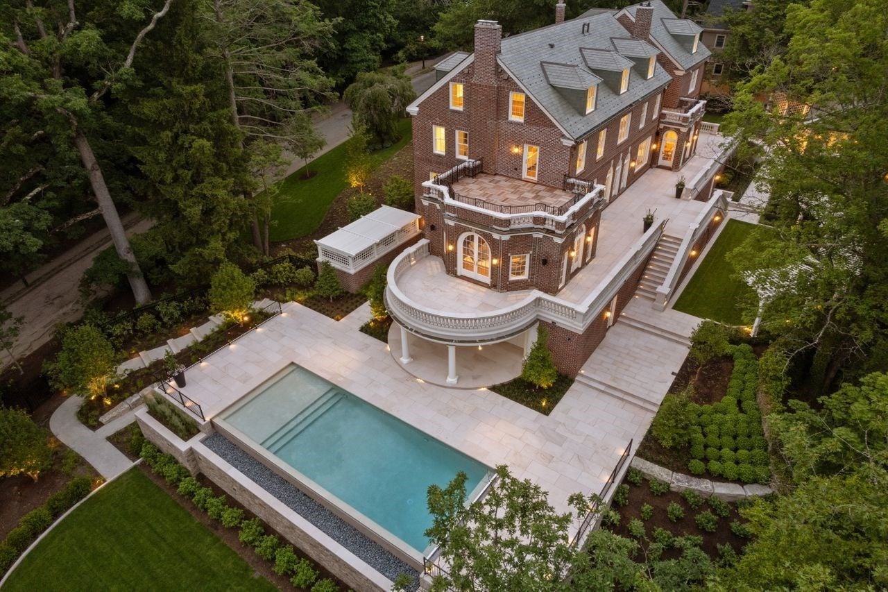 Photo: 9 The Ledges Rd, Newton, MA Photo: 9 The Ledges Rd, Newton, MA