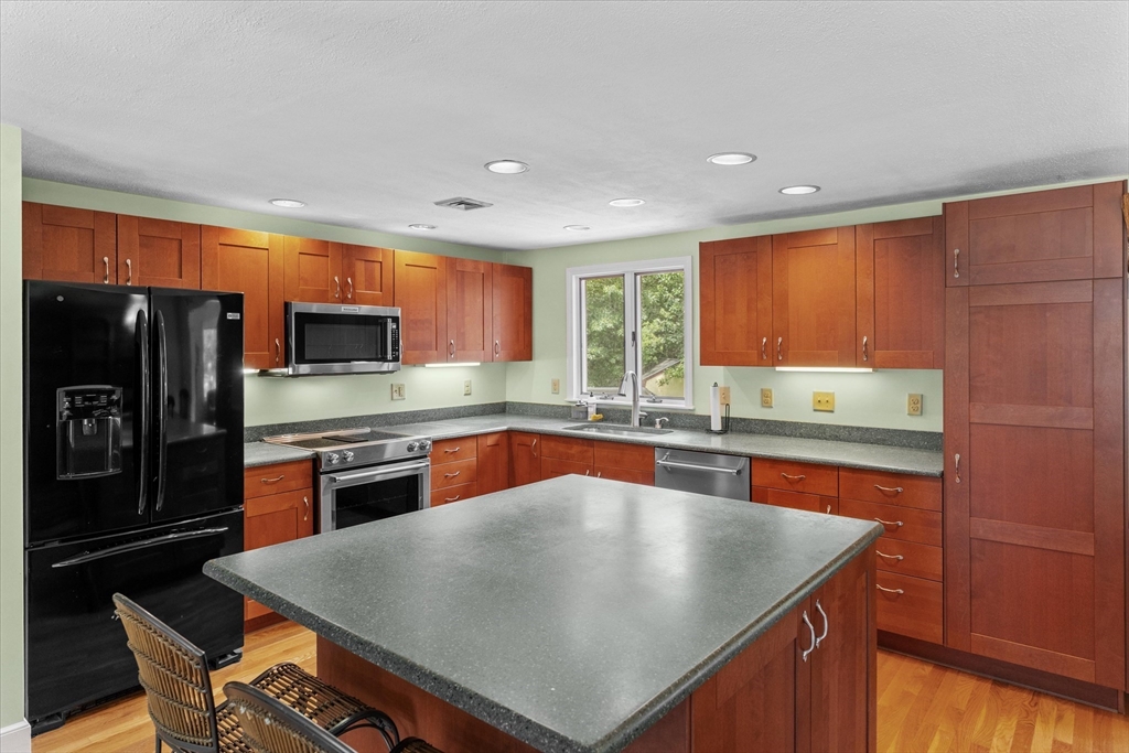 9 Brentwood Dr