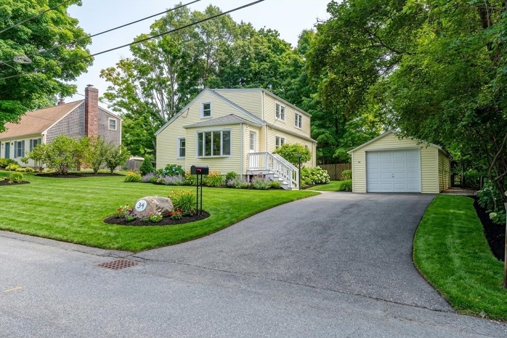 Photo of 34 Hawthorne St, North Attleboro, MA