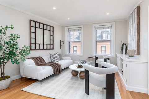 Photo of 76 W Cedar St #4F, Boston, MA 02114 (MLS # 73488489)