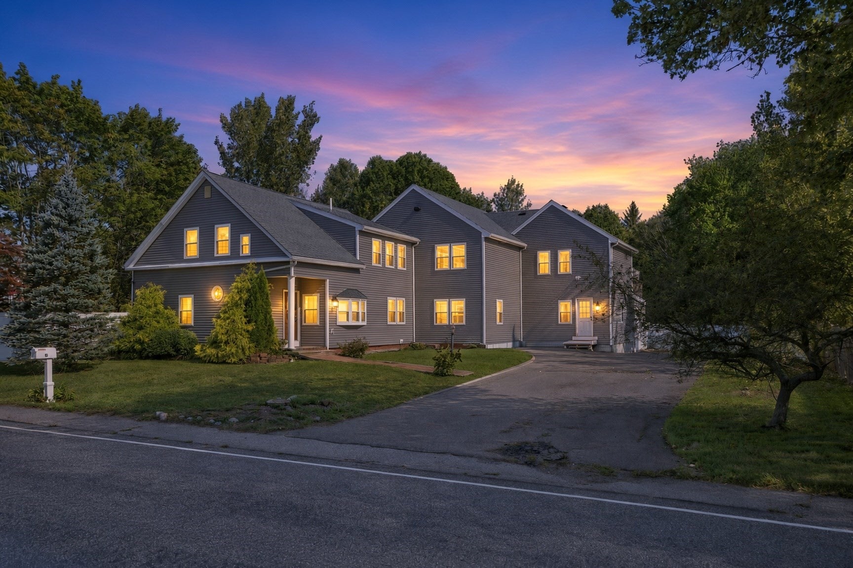 Photo of 463 Pleasant Street, East Bridgewater, MA