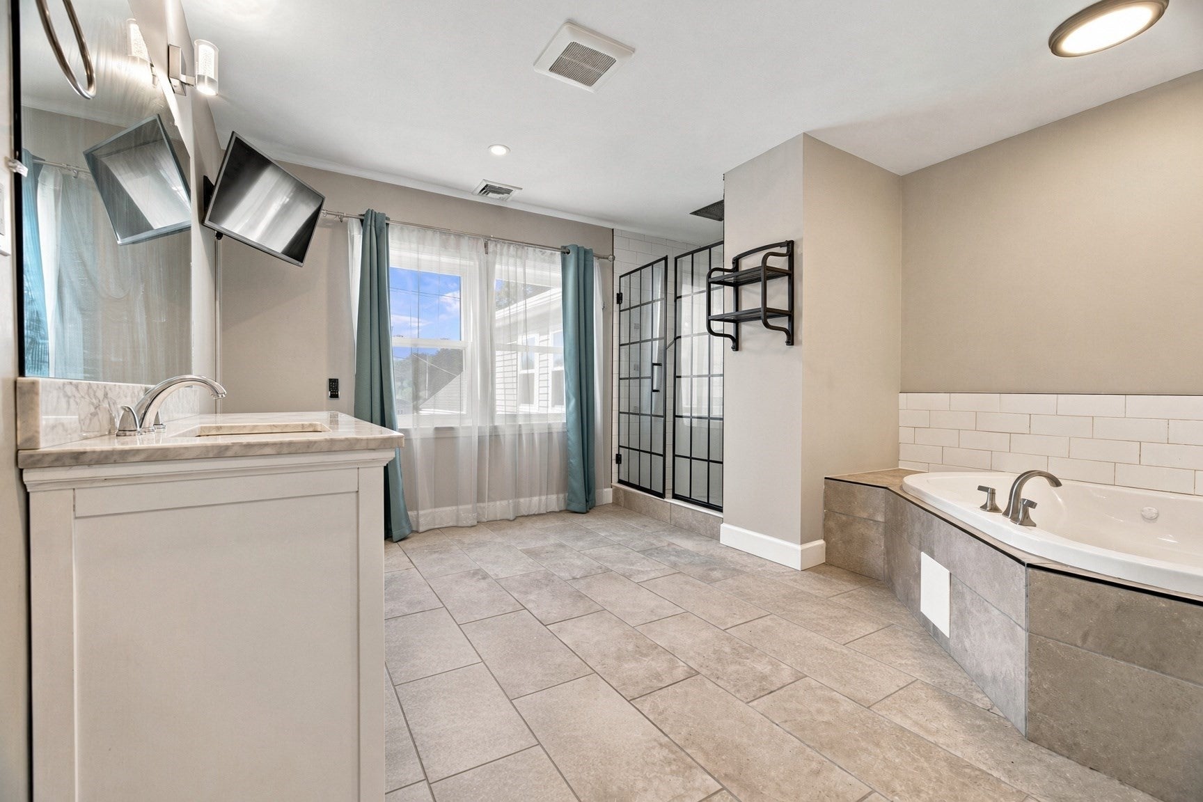 463 Pleasant Street, East Bridgewater, MA Photo #23