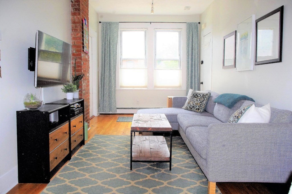 Click for 246 Cypress St #1, Brookline, MA slideshow