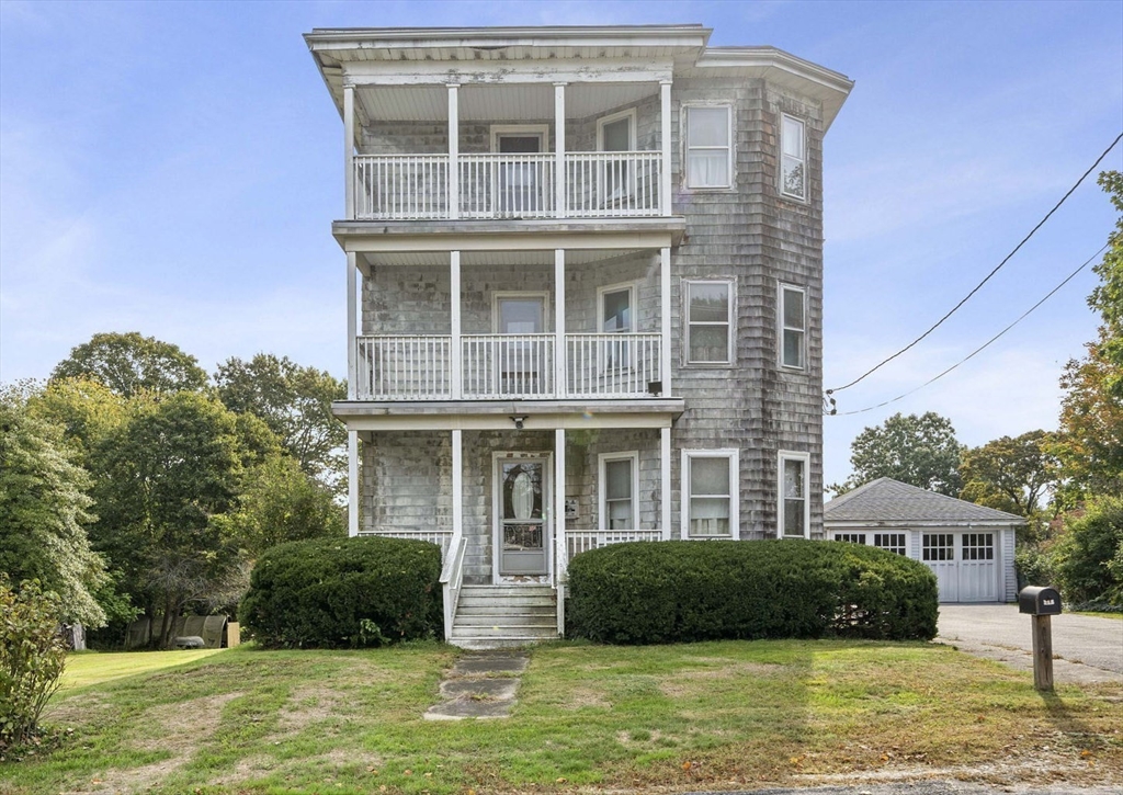 211 Oak St.