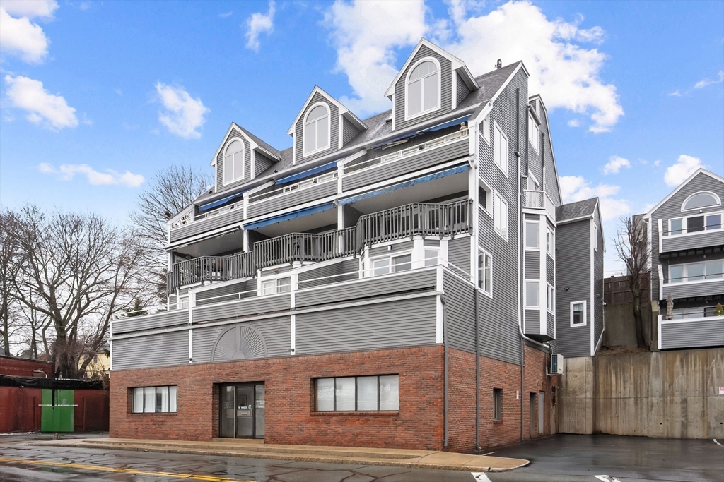 57 Front St 1