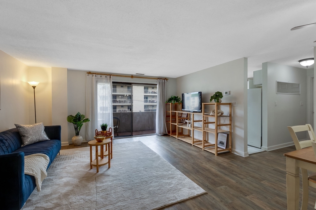 295 W Wyoming Ave 7B