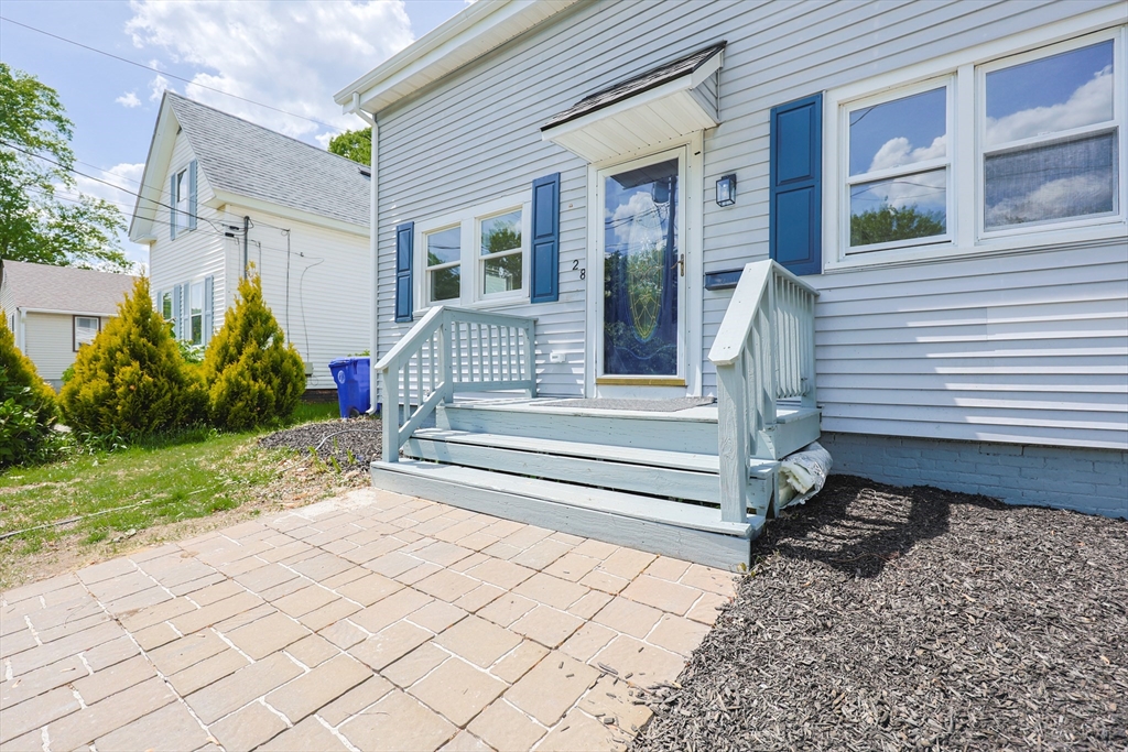 28 Custer St
