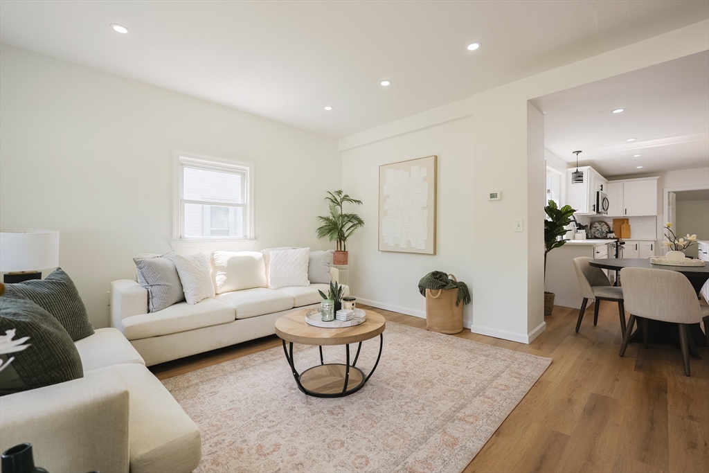 28 Custer St