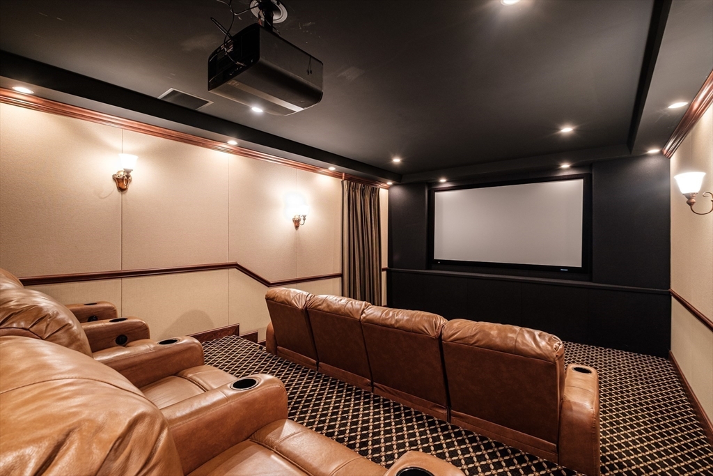 568 Wellesley Street