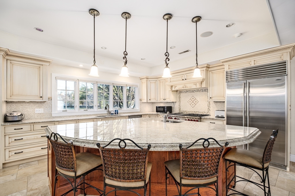 568 Wellesley Street