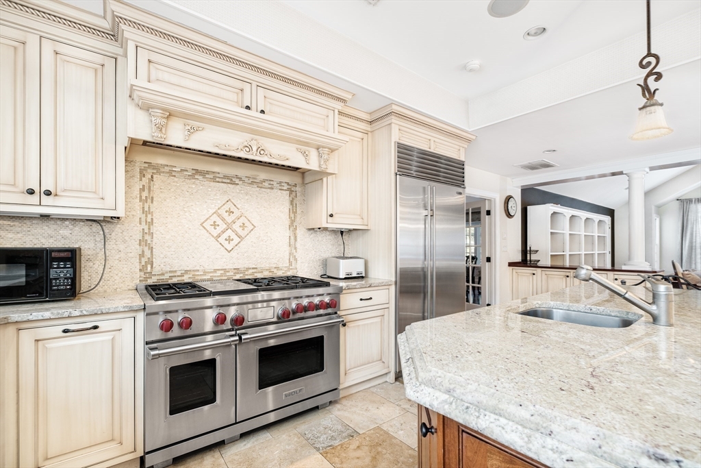 568 Wellesley Street