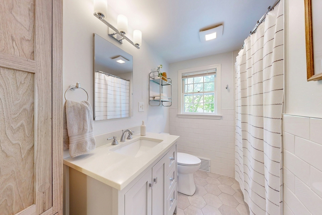 18 Emerson Rd, Medfield, MA Photo #19