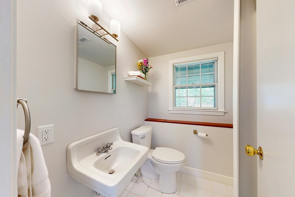18 Emerson Rd, Medfield, MA Photo #25
