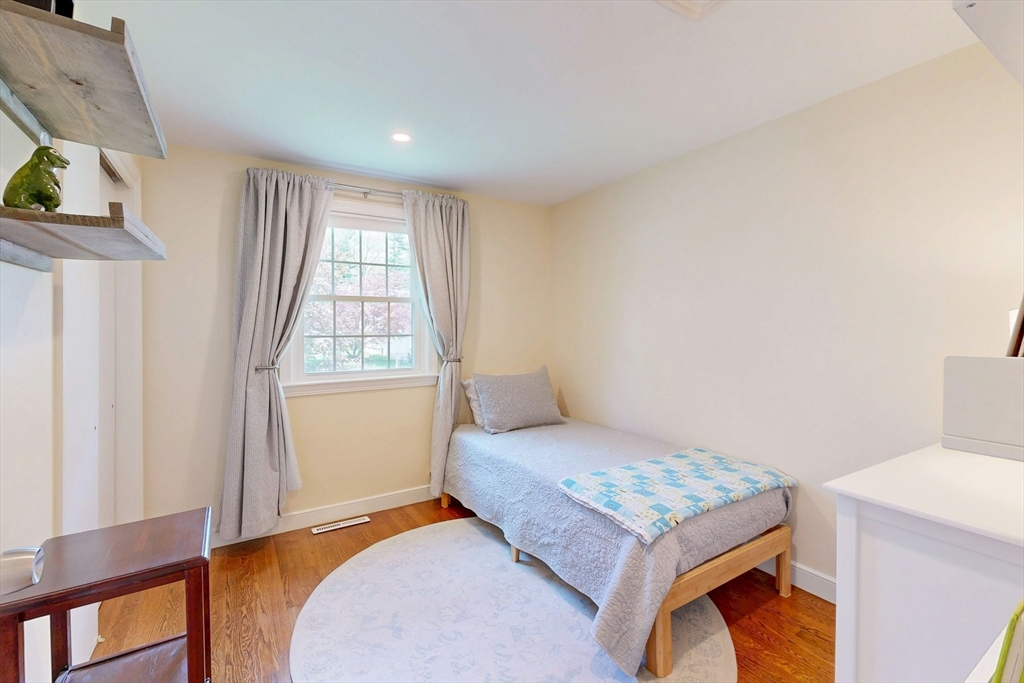 18 Emerson Rd, Medfield, MA Photo #14