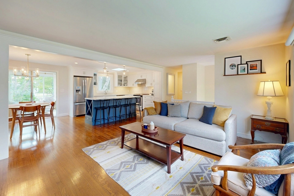 18 Emerson Rd, Medfield, MA Photo #3