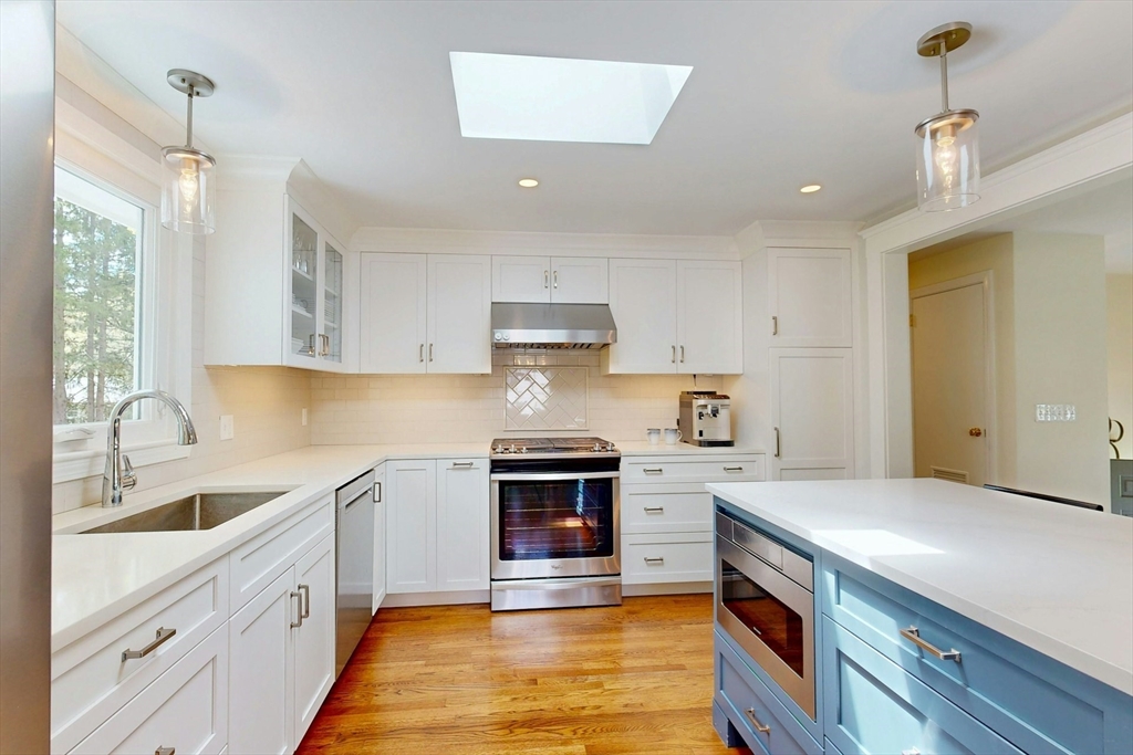 18 Emerson Rd, Medfield, MA Photo #9