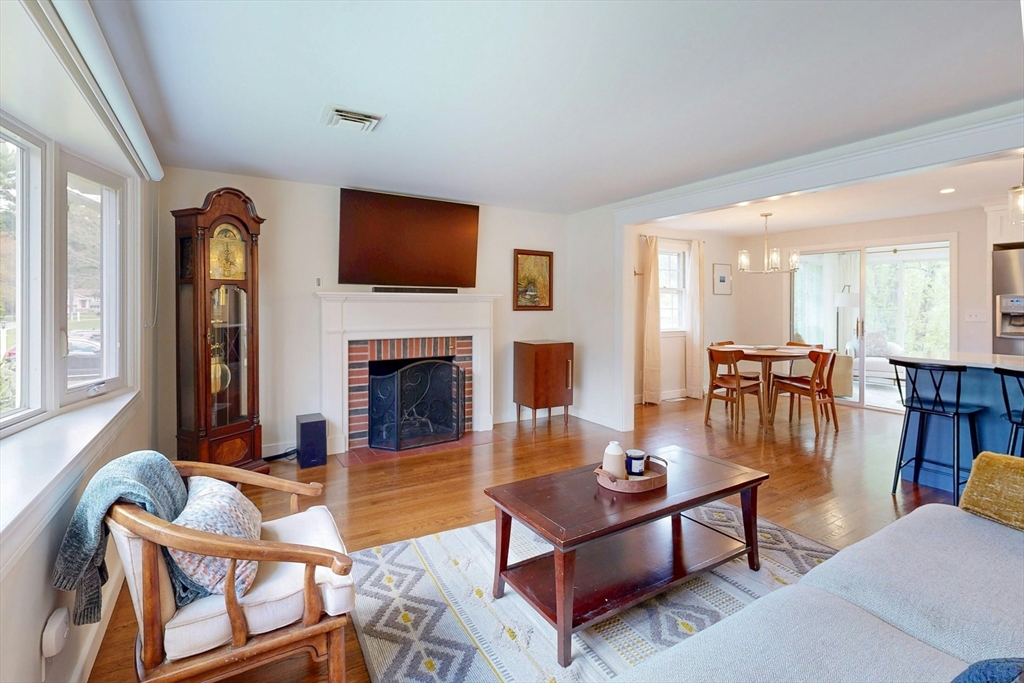 18 Emerson Rd, Medfield, MA Photo #2