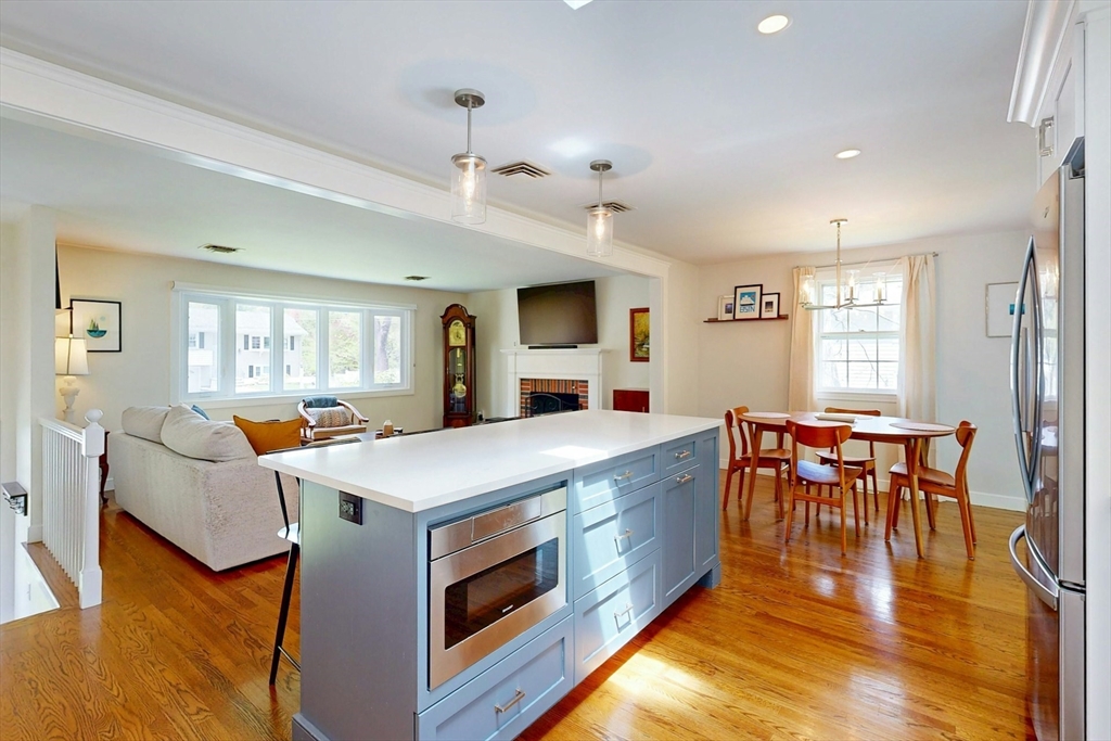 18 Emerson Rd, Medfield, MA Photo #7