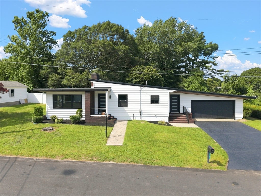 Photo of 21 Hilltop Rd, Dartmouth, MA