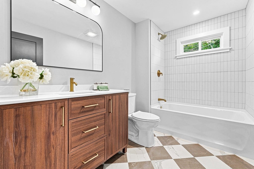 21 Hilltop Rd, Dartmouth, MA Photo #17