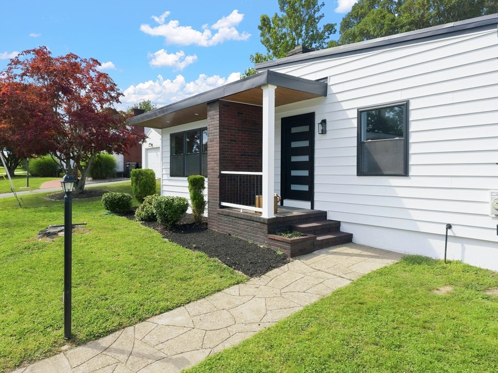 21 Hilltop Rd, Dartmouth, MA Photo #4