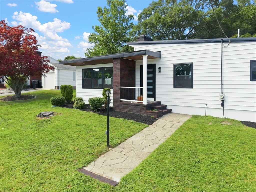 21 Hilltop Rd, Dartmouth, MA Photo #2