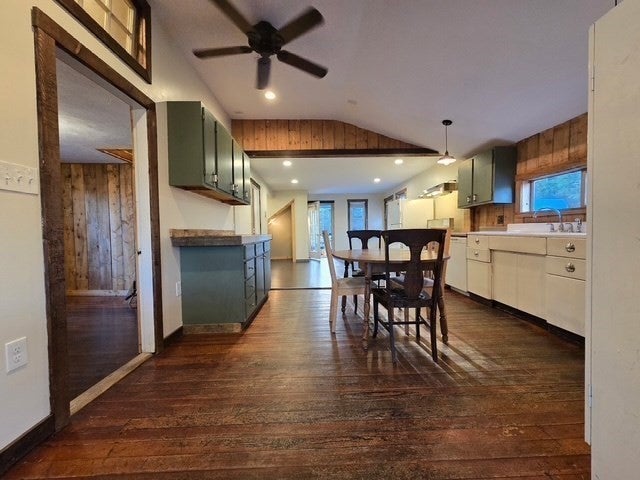 123 Rainbow Dr
