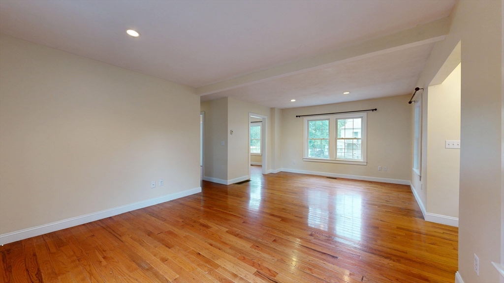 29 Ellis Ave