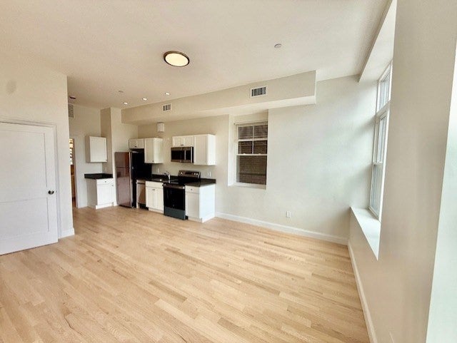 204 Hanover St #2F, Boston, MA Photo #2