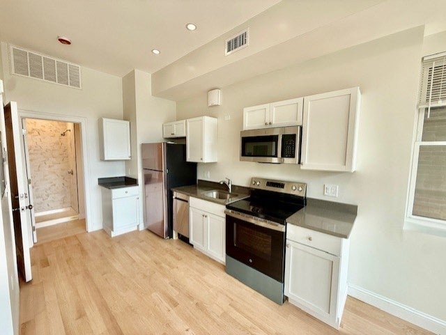 204 Hanover St #2F, Boston, MA Photo #4