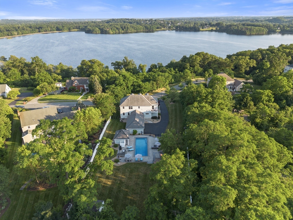 7 Bridle Spur Ln