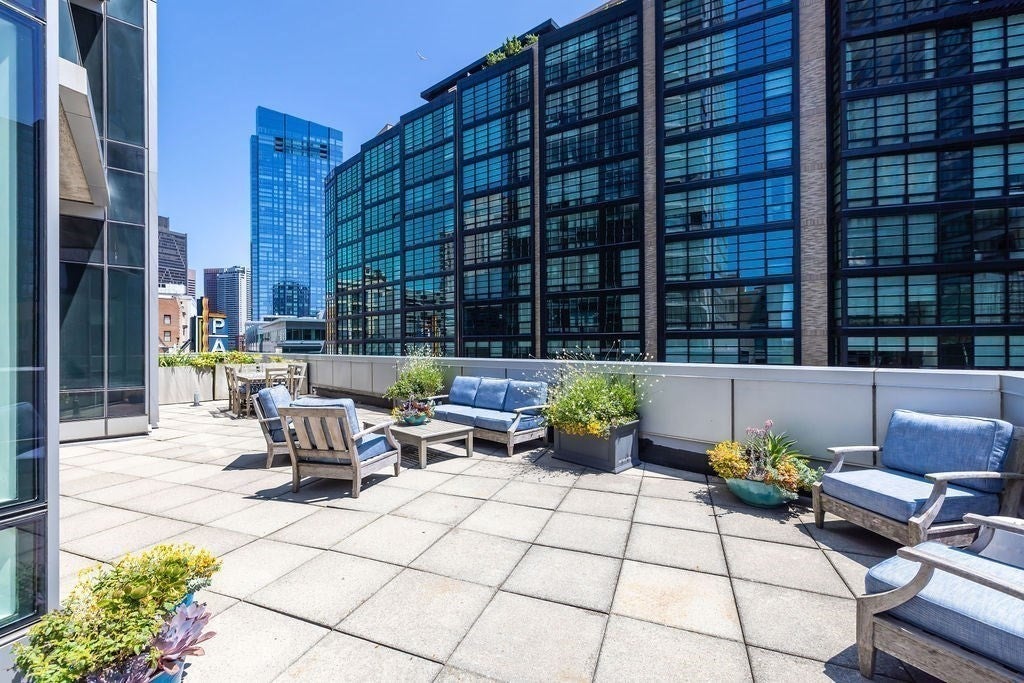 3 Avery St 906