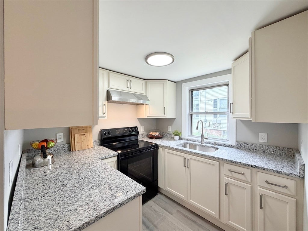 87 Vezina Ave, Leominster, MA Photo #12